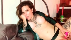 Natural brunette solo toying