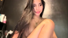 Amateur webcam babe showing her sexual goods
