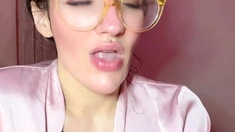 Brunette Solo Webcam Masturbation