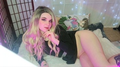 Sexy amateur blonde fingers and toys her wet pussy