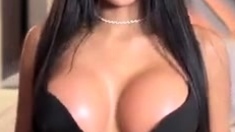 Big boob brunette masturbates on webcam
